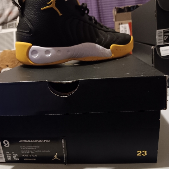 Sneakers for men I can't wear them  they are too big for me - Picture 3 of 4